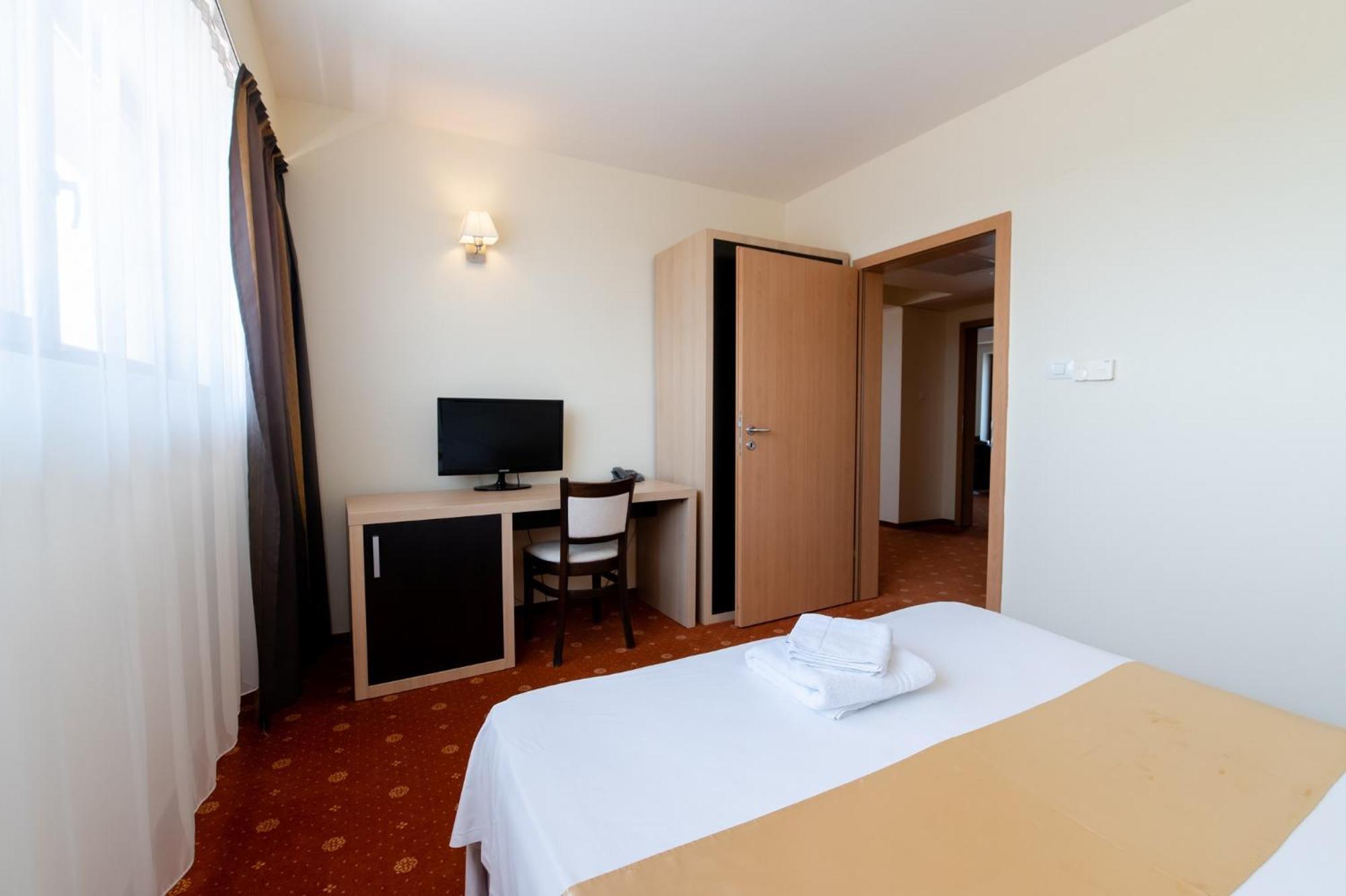 Oxford Inns&suites Hotel